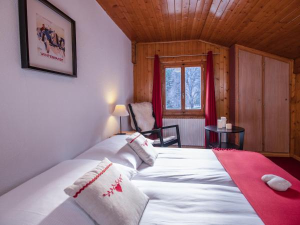 Hotel Edelweiss : photo 1 de la chambre chambre lits jumeaux avec salle de bains commune