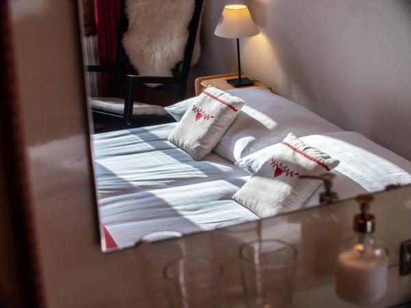 Hotel Edelweiss : photo 2 de la chambre chambre lits jumeaux avec salle de bains commune