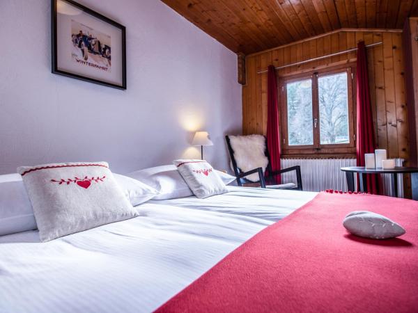 Hotel Edelweiss : photo 3 de la chambre chambre lits jumeaux avec salle de bains commune