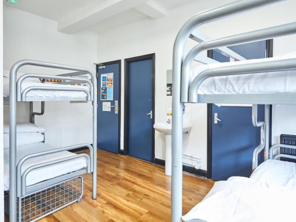St Christopher's Inn Camden : photo 8 de la chambre lit simple dans dortoir mixte de 6 lits avec salle de bains commune