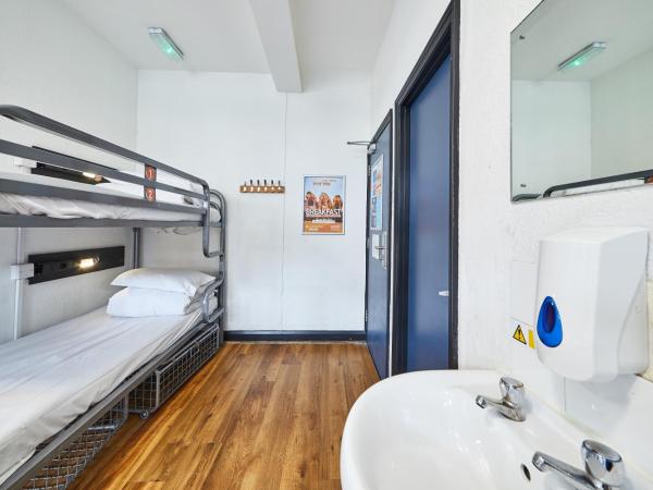 St Christopher's Inn Camden : photo 7 de la chambre lit simple dans dortoir mixte de 6 lits avec salle de bains commune
