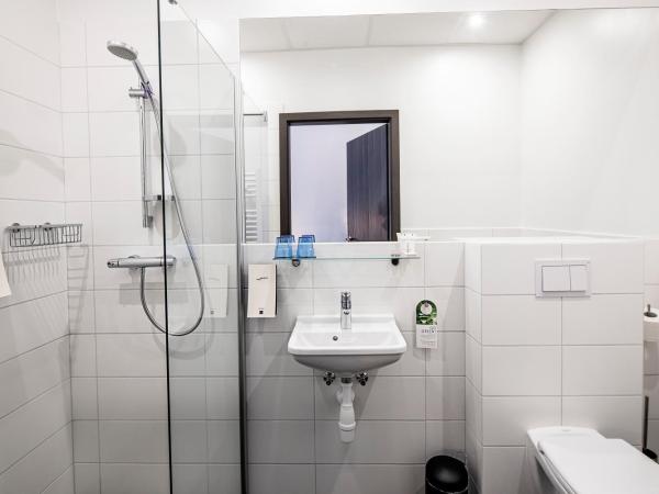 201 Hotel : photo 8 de la chambre chambre lits jumeaux