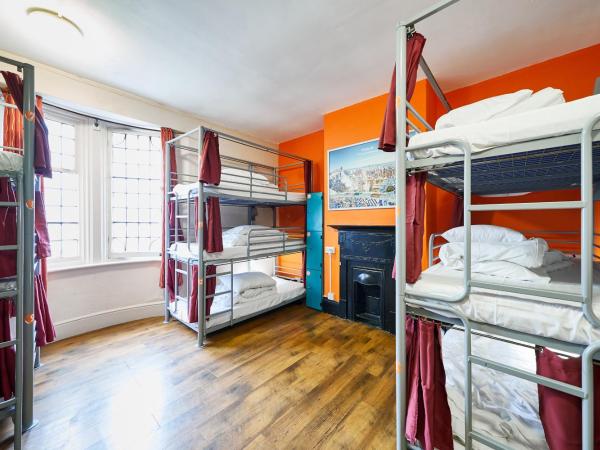 St Christopher's Hammersmith : photo 6 de la chambre lit dans un dortoir mixte de 12 lits avec salle de bains commune