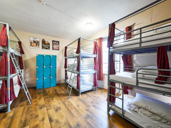 St Christopher's Hammersmith : photo 7 de la chambre lit dans un dortoir mixte de 12 lits avec salle de bains commune