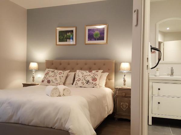 Hôtel Chez Jacqueline : photo 2 de la chambre chambre supérieure lit queen-size