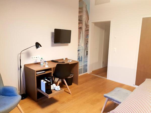 Hotel Bären am Bundesplatz : photo 6 de la chambre grande chambre double