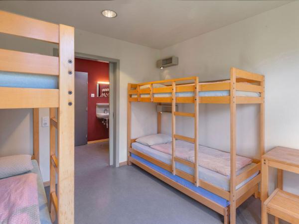 Grindelwald Youth Hostel : photo 2 de la chambre chambre quadruple avec salle de bains commune
