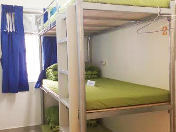 Check Inn HK : photo 1 de la chambre chambre triple Économique avec salle de bains commune