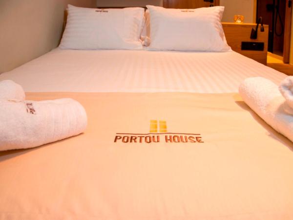 Portou House : photo 2 de la chambre hébergement confort deluxe avec terrasse et bain à remous (2e Étage)