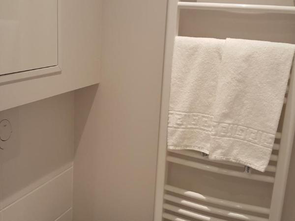 Hôtel Chez Jacqueline : photo 2 de la chambre chambre supérieure lit queen-size