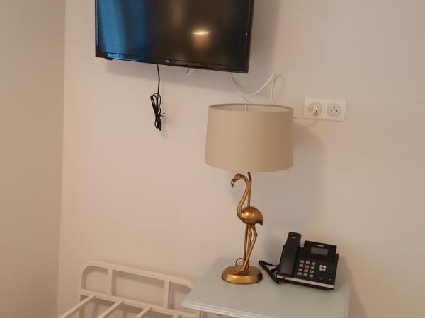 Hôtel Chez Jacqueline : photo 1 de la chambre chambre standard lit queen-size