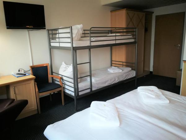 Hotel NEAR BY : photo 2 de la chambre chambre quadruple