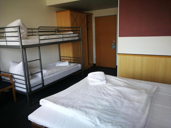 Hotel NEAR BY : photo 4 de la chambre chambre quadruple