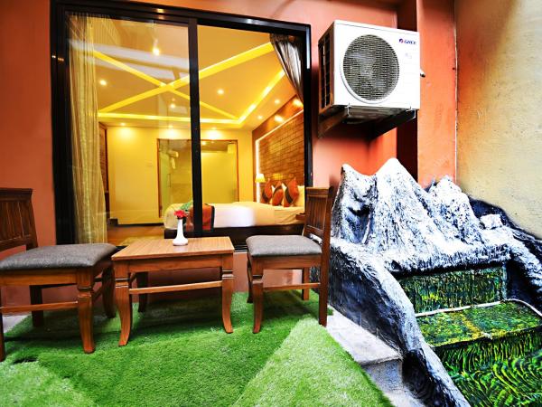 Hotel Jampa : photo 7 de la chambre suite lit king-size avec balcon - navette aéroport aller ou retour gratuite