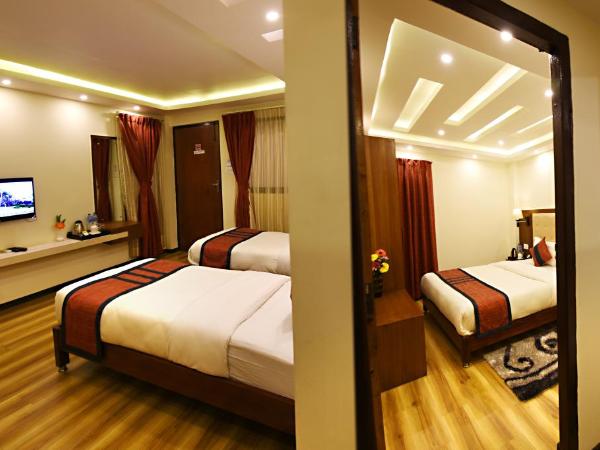 Hotel Jampa : photo 2 de la chambre chambre familiale communicante - navette aéroport aller ou retour gratuite