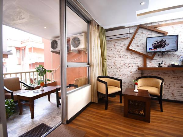 Hotel Jampa : photo 5 de la chambre suite lit king-size avec balcon - navette aéroport aller ou retour gratuite