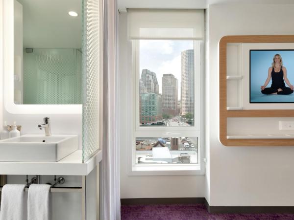 YOTEL Boston : photo 4 de la chambre hébergement d’angle lit queen-size premium