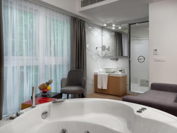 Elia Ermou Athens Hotel : photo 3 de la chambre suite junior avec hammam et jacuzzi