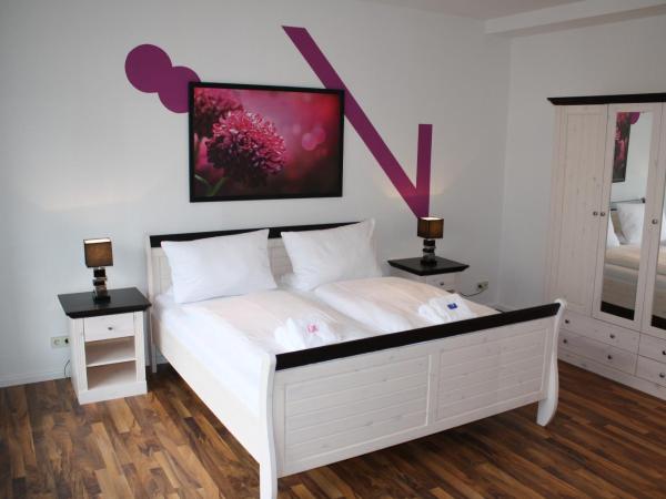 Apartments Schöneberg : photo 1 de la chambre appartement 4 chambres avec balcon jasmin - ringbahnstraße 70, 12099 berlin