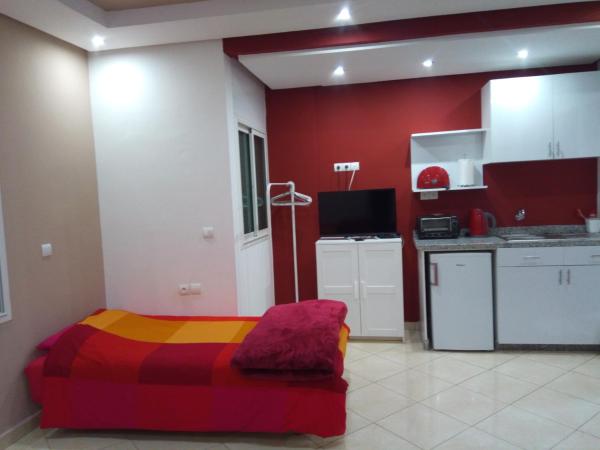 Studios Taha : photo 7 de la chambre chambre double ou lits jumeaux avec douche