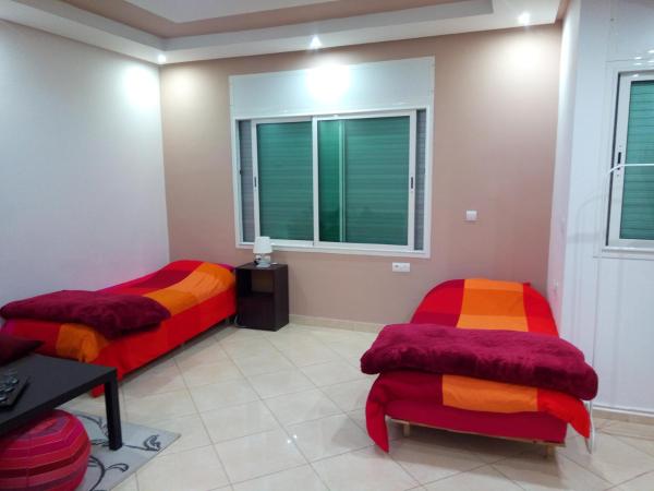 Studios Taha : photo 2 de la chambre chambre double ou lits jumeaux avec douche