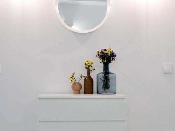 Hola Hostel Alicante : photo 8 de la chambre chambre double ou lits jumeaux avec salle de bains commune