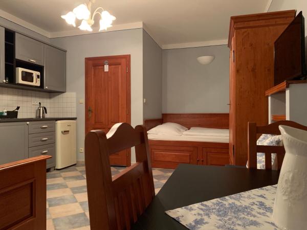 Pension Amadeus & Apartments : photo 5 de la chambre suite familiale (2 adultes + 2 enfants)