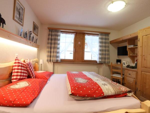 B&B Stiffler-Huus : photo 2 de la chambre chambre double ou lits jumeaux avec salle de bains privative
