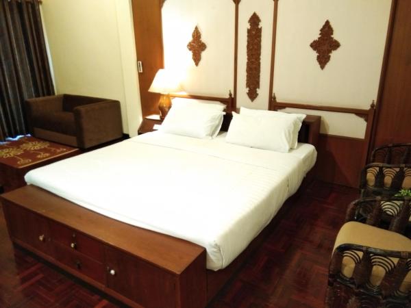 Prince Hotel Chiang Mai : photo 3 de la chambre grande chambre familiale