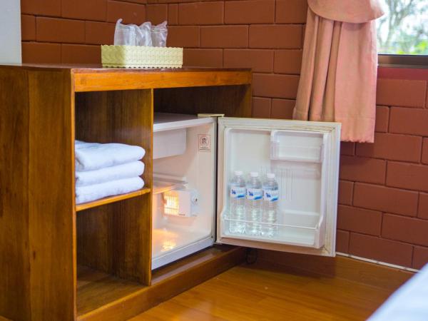 Saen Kam Resort : photo 3 de la chambre chambre lit king-size - vue sur jardin