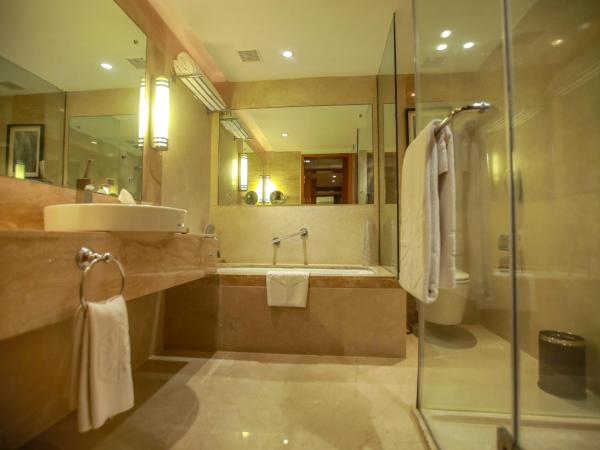 Taj Coromandel : photo 5 de la chambre chambre de luxe avec lit king-size