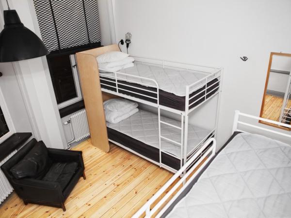 City Backpackers Hostel : photo 8 de la chambre lit dans un dortoir de 4 lits