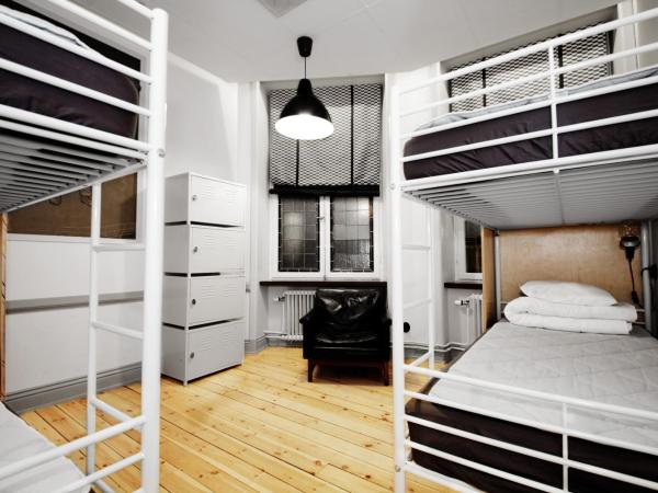 City Backpackers Hostel : photo 5 de la chambre lit dans un dortoir de 4 lits