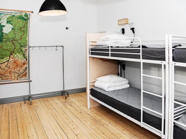 City Backpackers Hostel : photo 1 de la chambre lit dans dortoir de 8 lits 