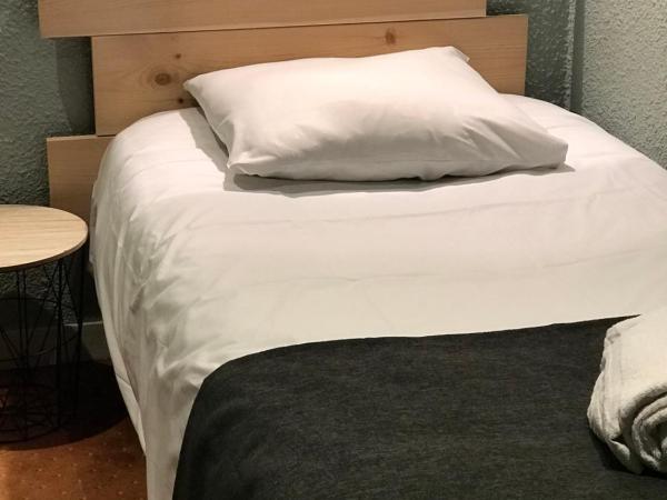Hotel de Bretagne : photo 10 de la chambre chambre simple
