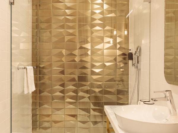 Hotel Schani Salon : photo 9 de la chambre hébergement quadruple smart atelier