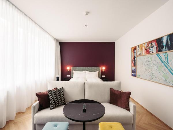 Hotel Schani Salon : photo 10 de la chambre hébergement quadruple smart atelier