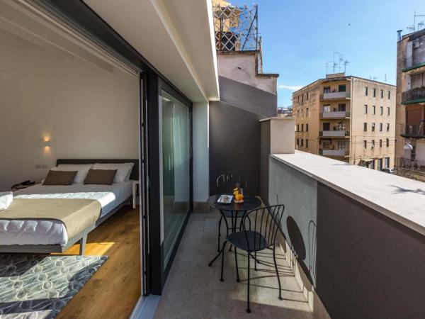 Plebis - B&B in Sicilia nel centro storico di Catania : photo 3 de la chambre suite junior avec terrasse