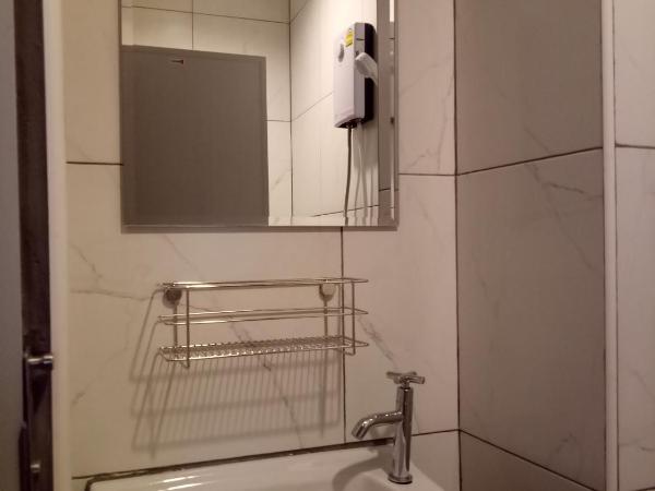 R9 Bangkok : photo 5 de la chambre chambre familiale avec salle de bains privative