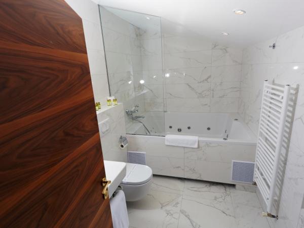 Jupiter Luxury Hotel : photo 9 de la chambre chambre familiale de luxe avec balcon - vue sur mer