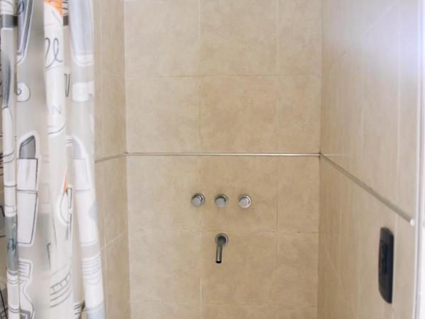 Link Cordoba Hostel : photo 4 de la chambre chambre familiale avec salle de bains privative