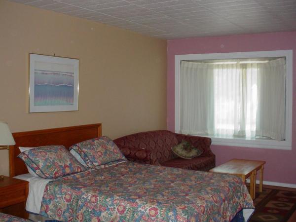 Blue Moon Motel : photo 5 de la chambre chambre avec 2 lits queen-size et cuisine