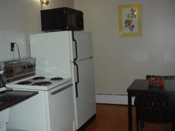 Blue Moon Motel : photo 2 de la chambre chambre king avec cuisine