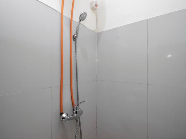 RedDoorz @ Meruya 2 : photo 2 de la chambre chambre double