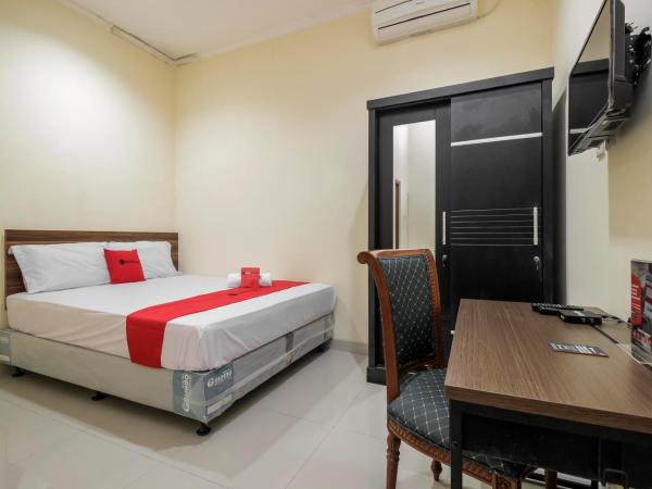 RedDoorz @ Meruya 2 : photo 7 de la chambre chambre double