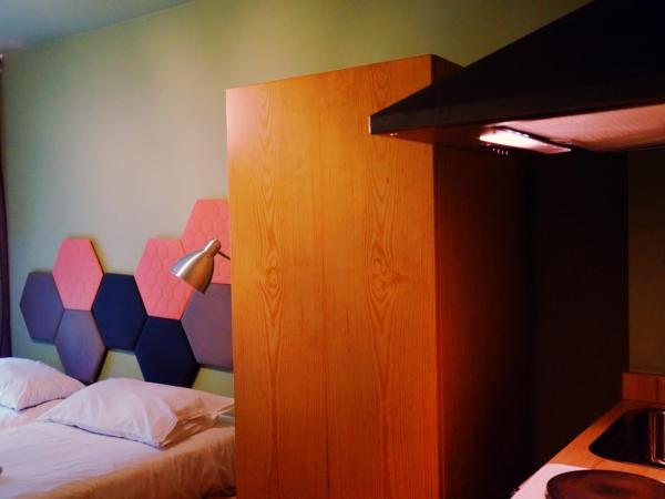 CATS Porto Hostel : photo 2 de la chambre chambre lits jumeaux supérieure - bâtiment annexe