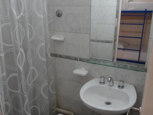 Black Sheep International Hostel : photo 3 de la chambre chambre double avec salle de bains privative