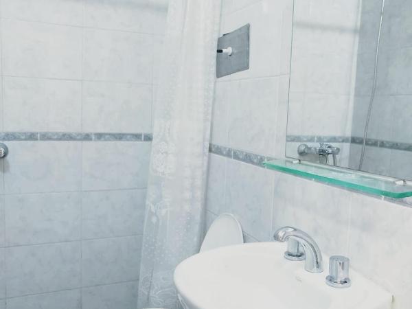 Black Sheep International Hostel : photo 8 de la chambre chambre double avec salle de bains privative