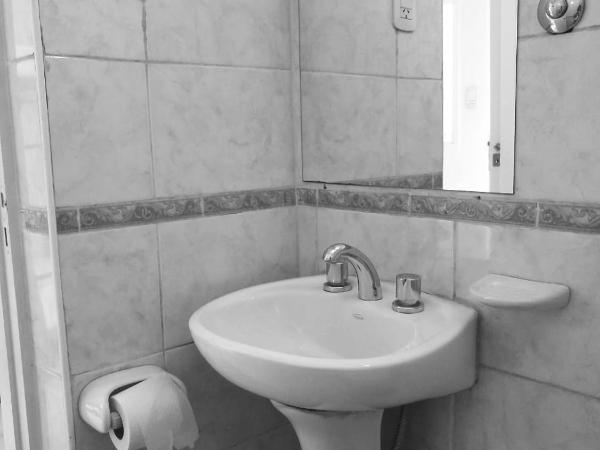 Black Sheep International Hostel : photo 6 de la chambre chambre double avec salle de bains privative