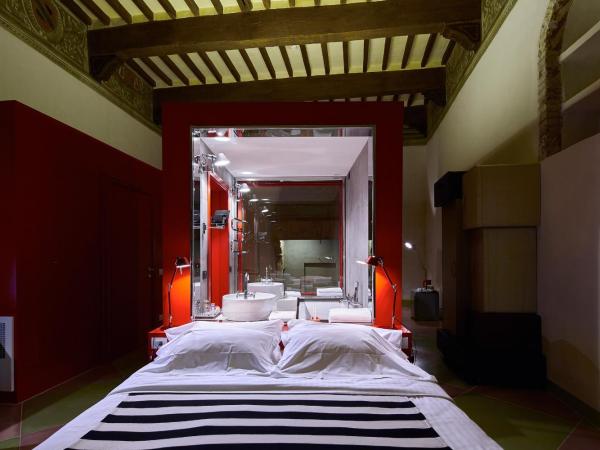 Palazzetto Rosso - Art Hotel : photo 3 de la chambre suite design avec baignoire